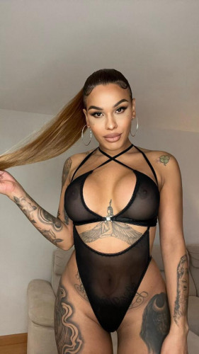 Sofia mujer trans con VAGINA