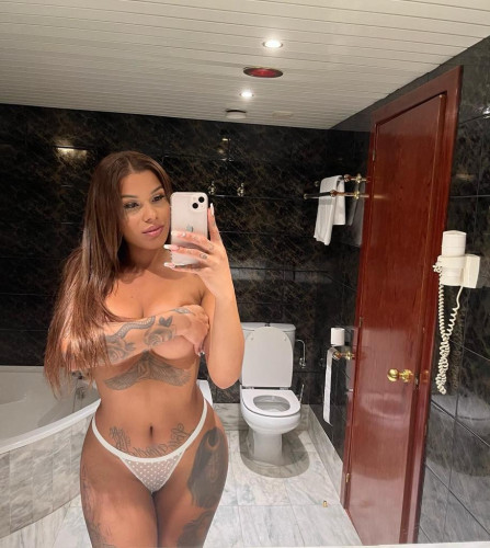 Sofia mujer trans con VAGINA
